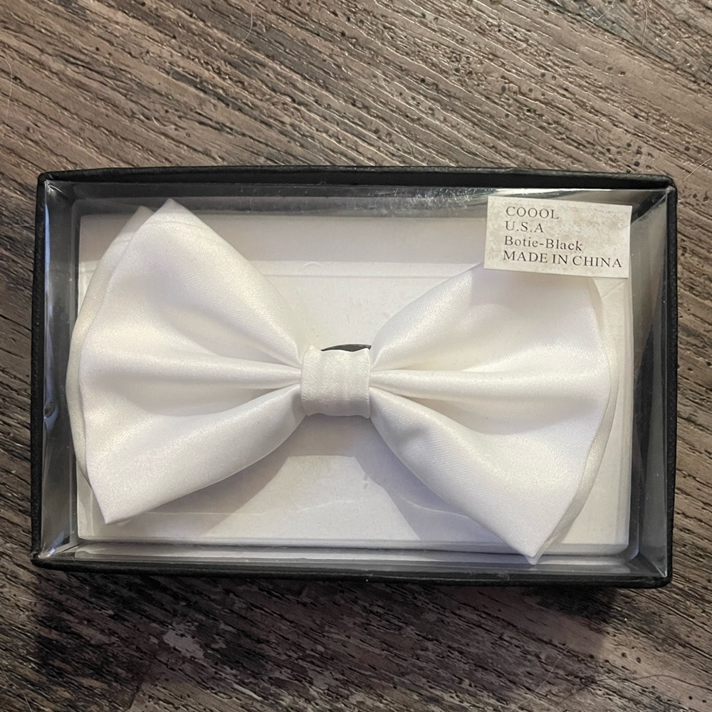 Classic White bow tie